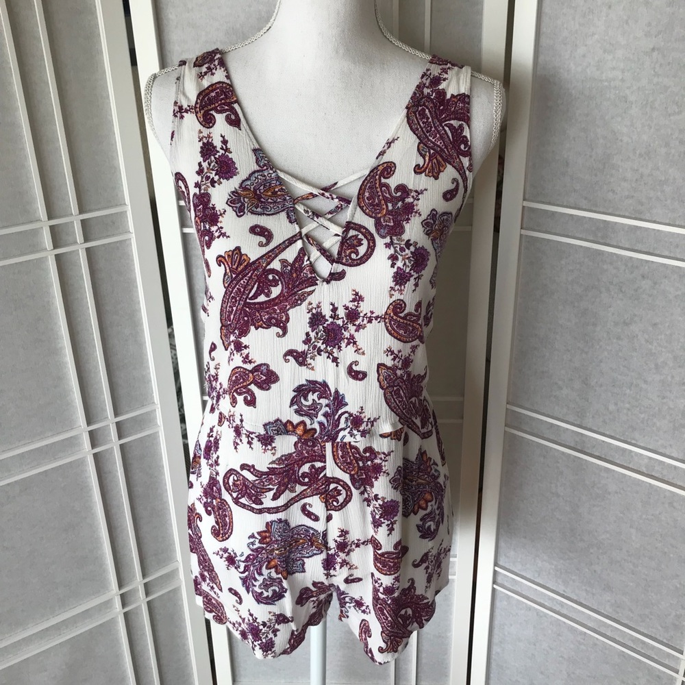 🌟NWOT🌟Kendall & Kylie Romper